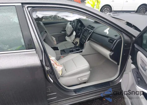 2015 Toyota Camry Xle z USA, uszkodzony, nr VIN 4T1BF1FK5FU493113